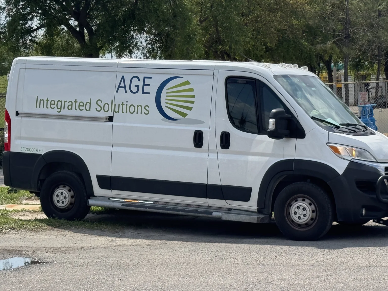 AGE Integrated Solutions service vehicle supporting a commercial field project
